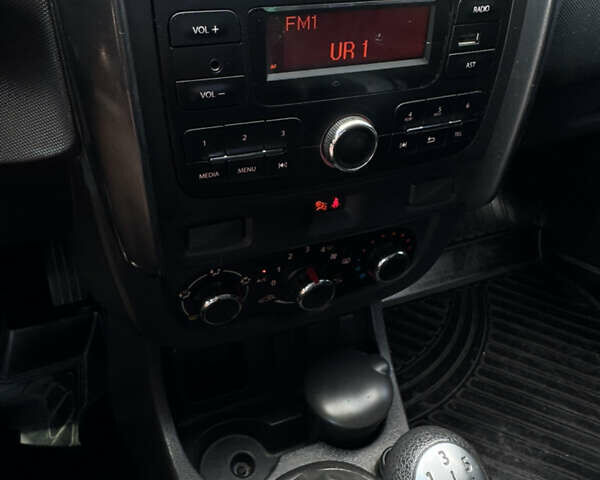 Белый Рено Дастер, объемом двигателя 1.6 л и пробегом 117 тыс. км за 10500 $, фото 7 на Automoto.ua
