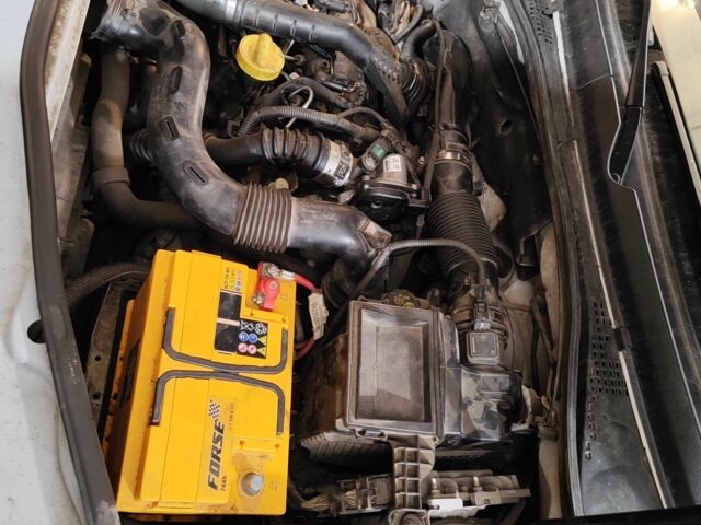 Белый Рено Дастер, объемом двигателя 1.5 л и пробегом 150 тыс. км за 10000 $, фото 2 на Automoto.ua