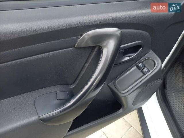 Білий Рено Дастер, об'ємом двигуна 1.5 л та пробігом 142 тис. км за 11700 $, фото 26 на Automoto.ua