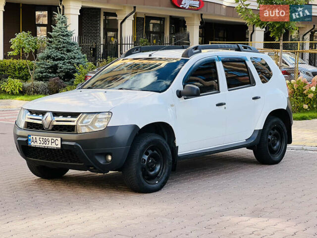 Рено Дастер 2016 в Киеве на Automoto.ua Белый Рено Дастер, объемом двигателя 1.46 л и пробегом 253 тыс. км за 11500 $, фото 1 на Automoto.ua