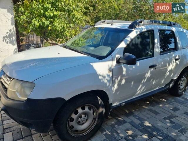 Белый Рено Дастер, объемом двигателя 1.5 л и пробегом 309 тыс. км за 9000 $, фото 5 на Automoto.ua