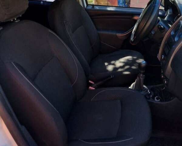 Белый Рено Дастер, объемом двигателя 1.5 л и пробегом 309 тыс. км за 9000 $, фото 2 на Automoto.ua