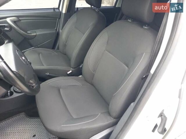Білий Рено Дастер, об'ємом двигуна 1.5 л та пробігом 142 тис. км за 11700 $, фото 28 на Automoto.ua
