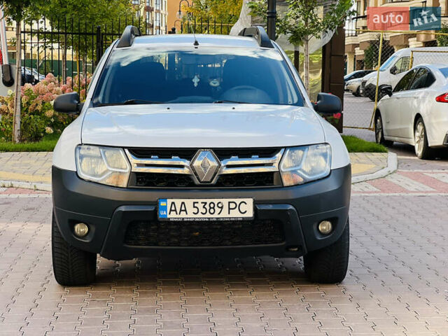 Рено Дастер 2016 в Киеве на Automoto.ua Белый Рено Дастер, объемом двигателя 1.46 л и пробегом 253 тыс. км за 11500 $, фото 3 на Automoto.ua