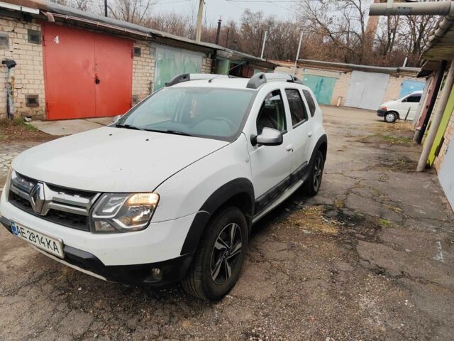Белый Рено Дастер, объемом двигателя 1.5 л и пробегом 150 тыс. км за 10000 $, фото 4 на Automoto.ua
