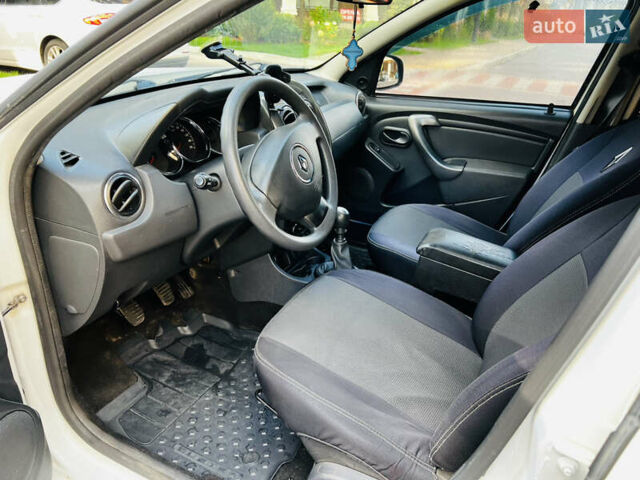 Рено Дастер 2016 в Киеве на Automoto.ua Белый Рено Дастер, объемом двигателя 1.46 л и пробегом 253 тыс. км за 11500 $, фото 14 на Automoto.ua