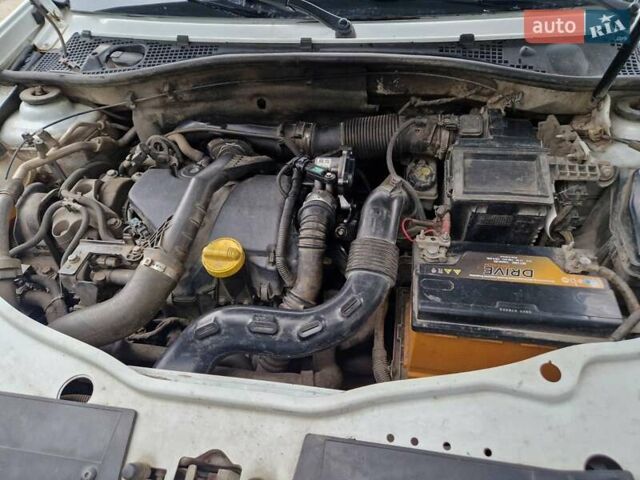 Белый Рено Дастер, объемом двигателя 1.5 л и пробегом 310 тыс. км за 9500 $, фото 3 на Automoto.ua