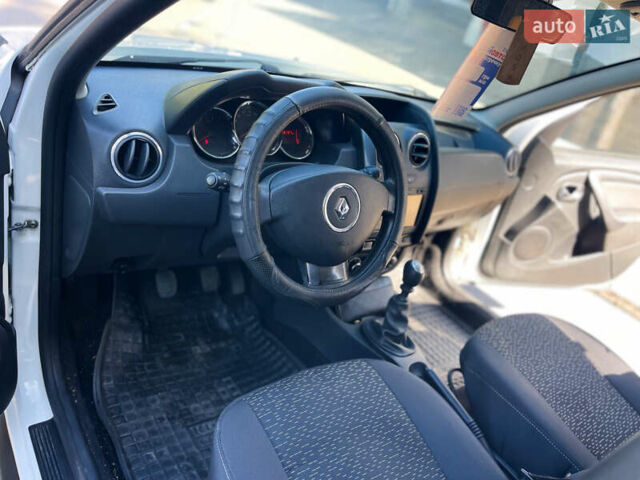 Белый Рено Дастер, объемом двигателя 1.46 л и пробегом 188 тыс. км за 11500 $, фото 7 на Automoto.ua