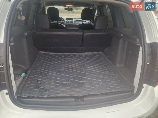 Белый Рено Дастер, объемом двигателя 1.46 л и пробегом 130 тыс. км за 12000 $, фото 10 на Automoto.ua