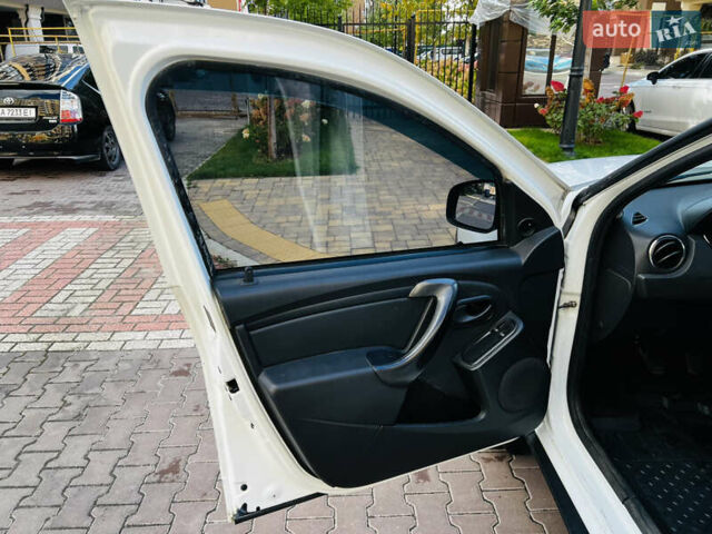 Рено Дастер 2016 в Киеве на Automoto.ua Белый Рено Дастер, объемом двигателя 1.46 л и пробегом 253 тыс. км за 11500 $, фото 15 на Automoto.ua