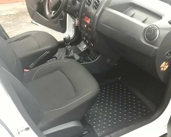 Белый Рено Дастер, объемом двигателя 1.46 л и пробегом 120 тыс. км за 11200 $, фото 18 на Automoto.ua