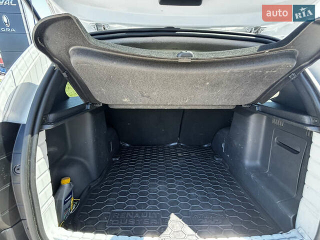 Белый Рено Дастер, объемом двигателя 1.5 л и пробегом 120 тыс. км за 11500 $, фото 19 на Automoto.ua