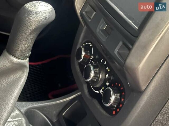 Белый Рено Дастер, объемом двигателя 1.6 л и пробегом 135 тыс. км за 10299 $, фото 51 на Automoto.ua