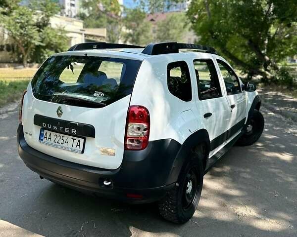 Белый Рено Дастер, объемом двигателя 1.46 л и пробегом 160 тыс. км за 9900 $, фото 5 на Automoto.ua