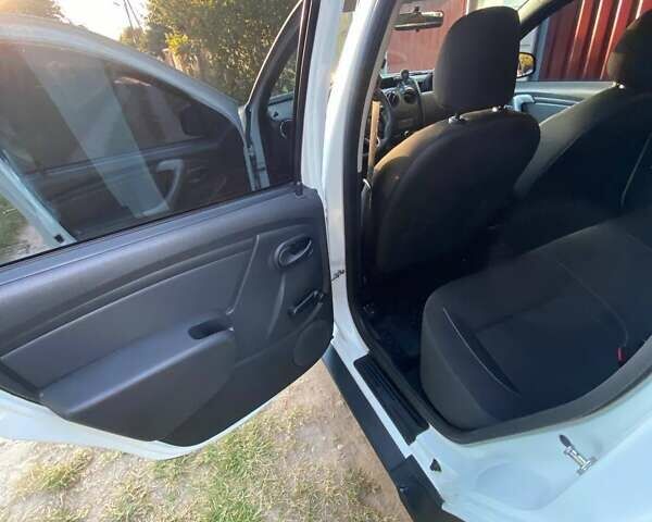 Белый Рено Дастер, объемом двигателя 1.46 л и пробегом 292 тыс. км за 11500 $, фото 17 на Automoto.ua