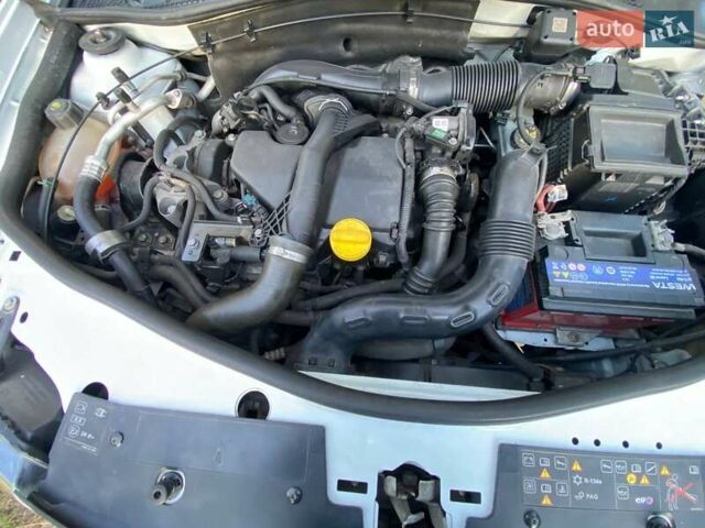 Белый Рено Дастер, объемом двигателя 1.46 л и пробегом 292 тыс. км за 11500 $, фото 27 на Automoto.ua