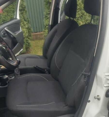 Белый Рено Дастер, объемом двигателя 1.46 л и пробегом 272 тыс. км за 12950 $, фото 27 на Automoto.ua