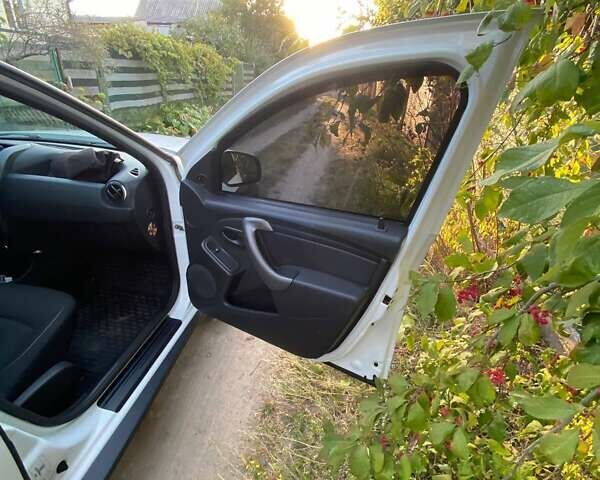 Белый Рено Дастер, объемом двигателя 1.46 л и пробегом 292 тыс. км за 11500 $, фото 32 на Automoto.ua