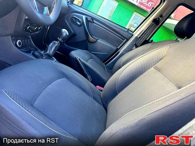Белый Рено Дастер, объемом двигателя 1.5 л и пробегом 139 тыс. км за 11980 $, фото 7 на Automoto.ua