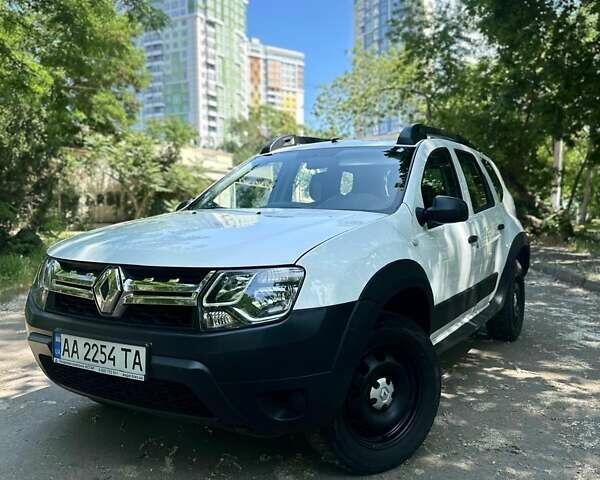Белый Рено Дастер, объемом двигателя 1.46 л и пробегом 160 тыс. км за 9900 $, фото 2 на Automoto.ua