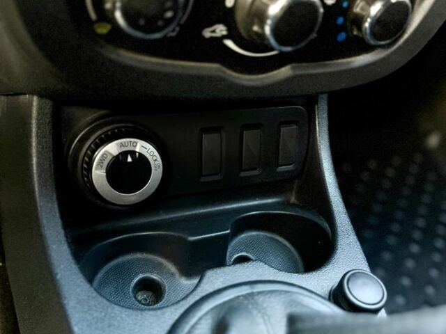 Білий Рено Дастер, об'ємом двигуна 1.5 л та пробігом 87 тис. км за 12700 $, фото 13 на Automoto.ua