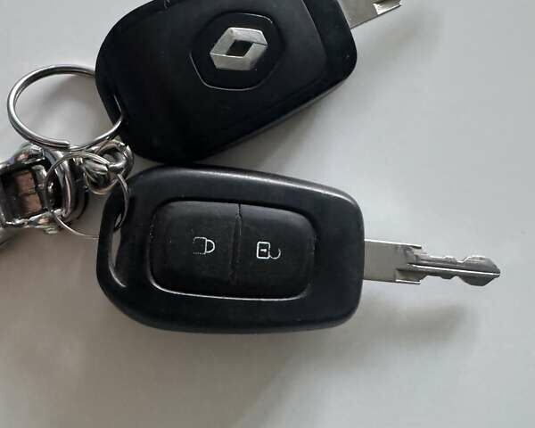 Белый Рено Дастер, объемом двигателя 1.46 л и пробегом 280 тыс. км за 11950 $, фото 2 на Automoto.ua