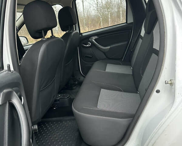 Белый Рено Дастер, объемом двигателя 1.46 л и пробегом 203 тыс. км за 9950 $, фото 29 на Automoto.ua