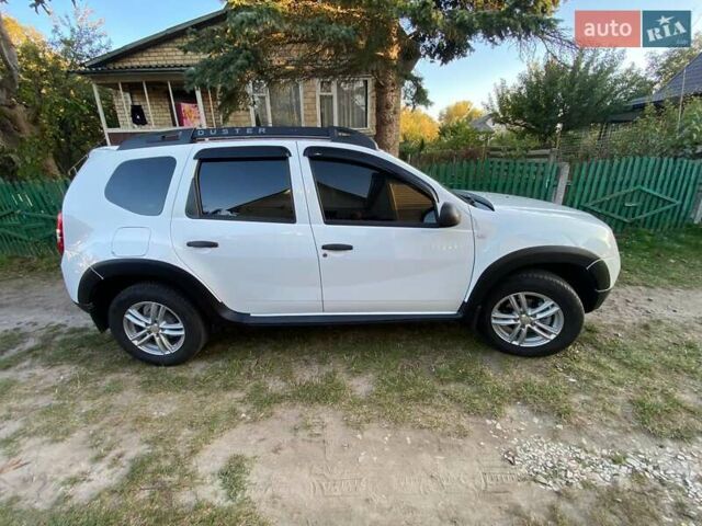 Белый Рено Дастер, объемом двигателя 1.46 л и пробегом 292 тыс. км за 11500 $, фото 4 на Automoto.ua