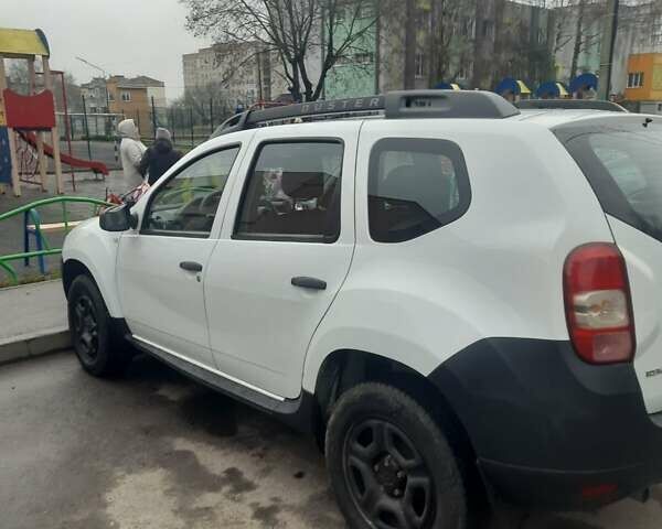 Белый Рено Дастер, объемом двигателя 1.46 л и пробегом 272 тыс. км за 12950 $, фото 9 на Automoto.ua