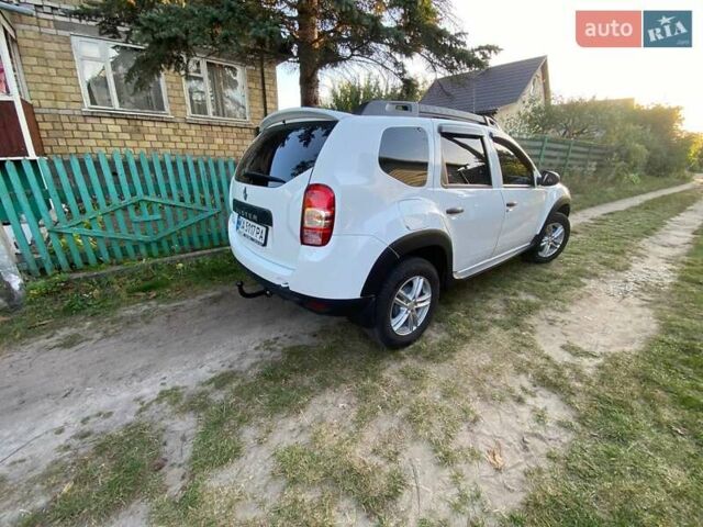 Белый Рено Дастер, объемом двигателя 1.46 л и пробегом 292 тыс. км за 11500 $, фото 2 на Automoto.ua