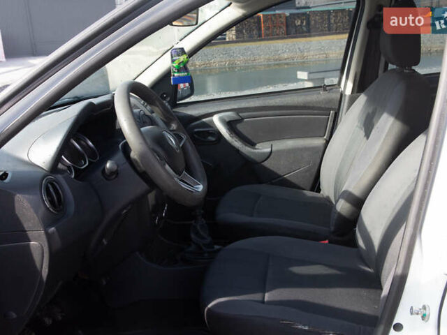 Белый Рено Дастер, объемом двигателя 1.46 л и пробегом 251 тыс. км за 11900 $, фото 7 на Automoto.ua