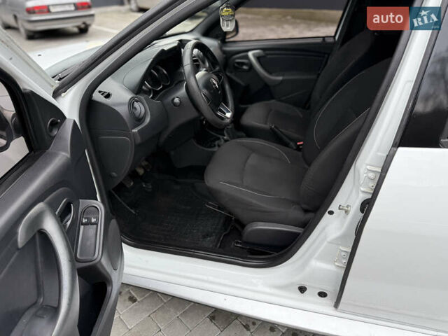 Белый Рено Дастер, объемом двигателя 1.5 л и пробегом 218 тыс. км за 9500 $, фото 23 на Automoto.ua