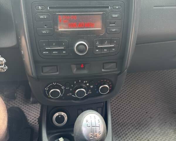 Белый Рено Дастер, объемом двигателя 1.46 л и пробегом 280 тыс. км за 11950 $, фото 6 на Automoto.ua