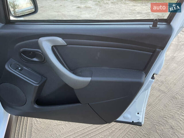 Белый Рено Дастер, объемом двигателя 1.46 л и пробегом 158 тыс. км за 9900 $, фото 48 на Automoto.ua