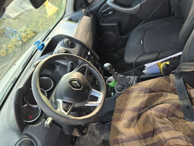 Білий Рено Дастер, об'ємом двигуна 1.5 л та пробігом 288 тис. км за 10000 $, фото 4 на Automoto.ua