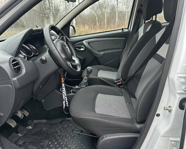 Белый Рено Дастер, объемом двигателя 1.46 л и пробегом 203 тыс. км за 9950 $, фото 19 на Automoto.ua