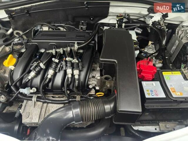 Белый Рено Дастер, объемом двигателя 1.6 л и пробегом 135 тыс. км за 10299 $, фото 49 на Automoto.ua