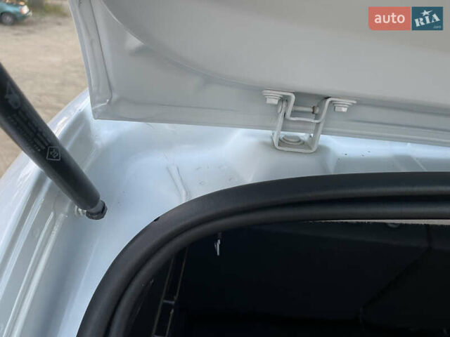 Белый Рено Дастер, объемом двигателя 1.46 л и пробегом 158 тыс. км за 9900 $, фото 54 на Automoto.ua