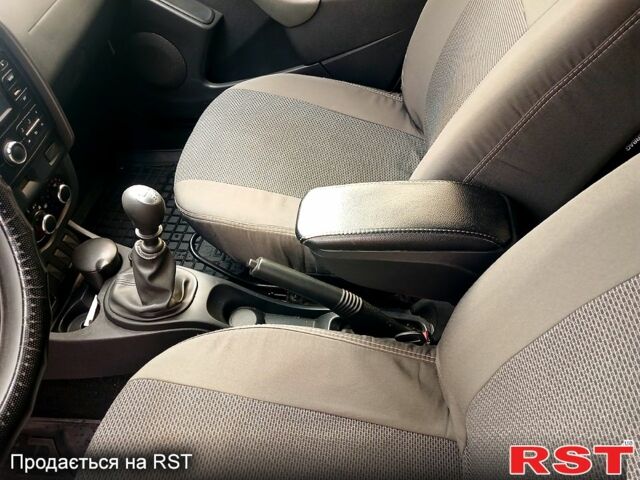 Белый Рено Дастер, объемом двигателя 1.5 л и пробегом 217 тыс. км за 10200 $, фото 6 на Automoto.ua