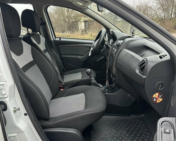 Белый Рено Дастер, объемом двигателя 1.46 л и пробегом 203 тыс. км за 9950 $, фото 23 на Automoto.ua