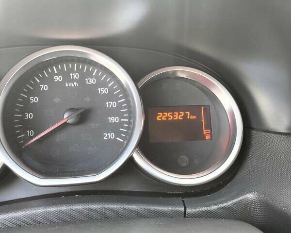 Белый Рено Дастер, объемом двигателя 1.46 л и пробегом 225 тыс. км за 9400 $, фото 9 на Automoto.ua