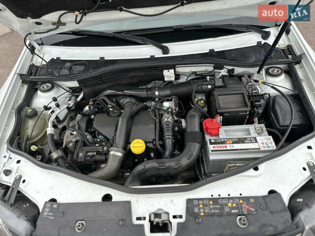 Белый Рено Дастер, объемом двигателя 1.46 л и пробегом 294 тыс. км за 9500 $, фото 24 на Automoto.ua