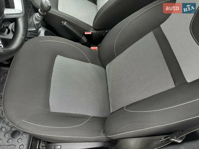 Белый Рено Дастер, объемом двигателя 1.46 л и пробегом 203 тыс. км за 9950 $, фото 40 на Automoto.ua