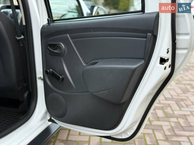 Белый Рено Дастер, объемом двигателя 1.46 л и пробегом 165 тыс. км за 9500 $, фото 30 на Automoto.ua