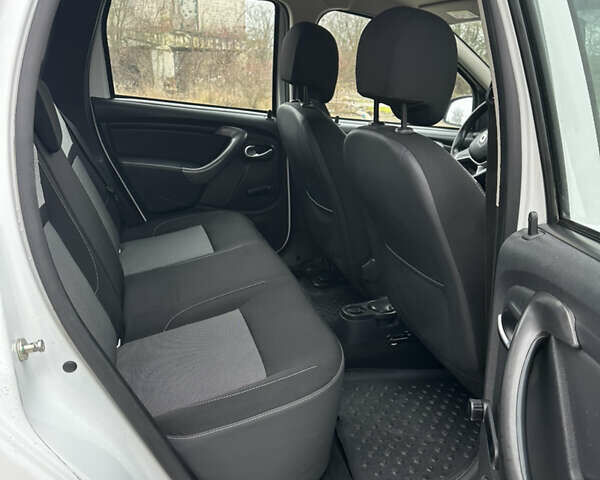 Белый Рено Дастер, объемом двигателя 1.46 л и пробегом 203 тыс. км за 9950 $, фото 27 на Automoto.ua