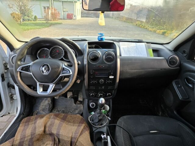 Білий Рено Дастер, об'ємом двигуна 1.5 л та пробігом 288 тис. км за 10000 $, фото 6 на Automoto.ua