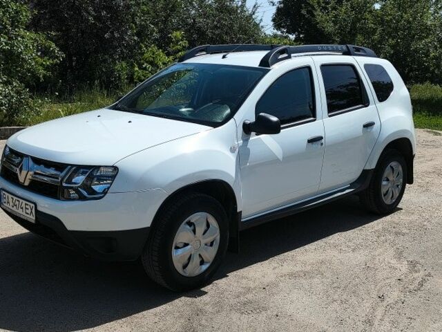 Белый Рено Дастер, объемом двигателя 1.5 л и пробегом 129 тыс. км за 11500 $, фото 2 на Automoto.ua