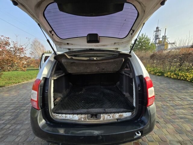 Білий Рено Дастер, об'ємом двигуна 1.5 л та пробігом 288 тис. км за 10000 $, фото 7 на Automoto.ua