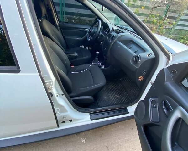 Белый Рено Дастер, объемом двигателя 1.46 л и пробегом 292 тыс. км за 11500 $, фото 31 на Automoto.ua