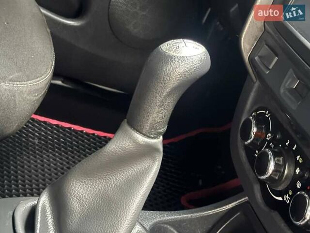 Белый Рено Дастер, объемом двигателя 1.6 л и пробегом 135 тыс. км за 10299 $, фото 52 на Automoto.ua